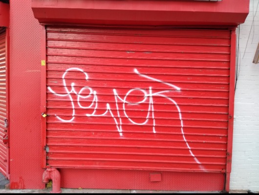 Product picture White Fewer Lettering On Red Gate